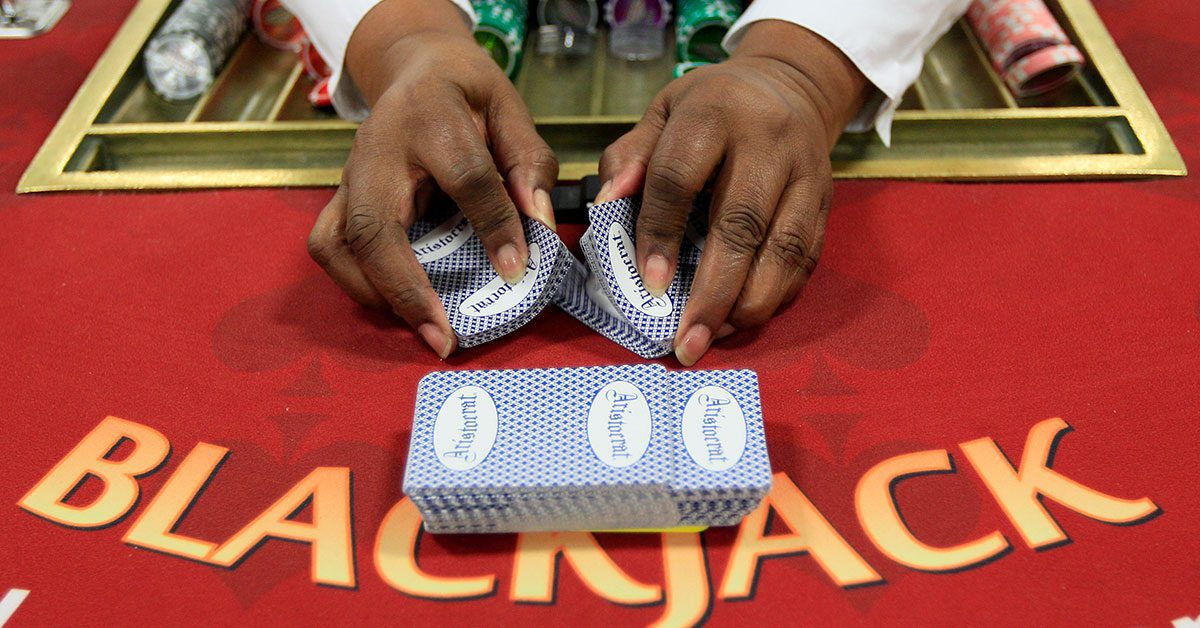 How to Shuffle Cards Techniques to Shuffle a Deck of Playing Cards